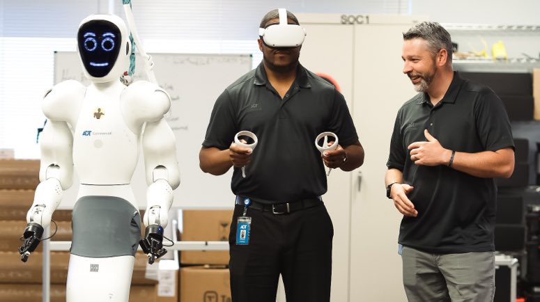 Robot, operator and lab manager