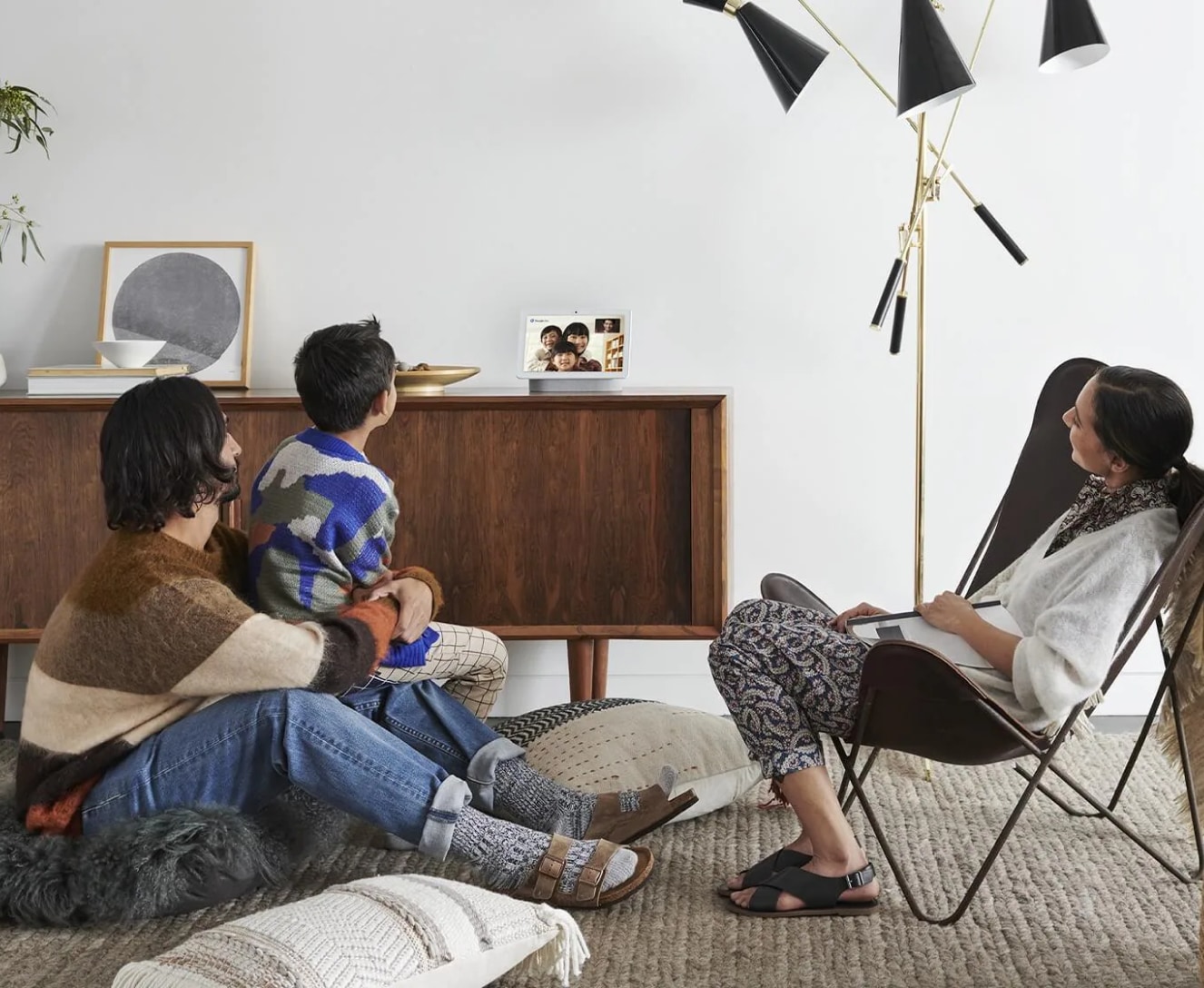 Family on video chat on Google Nest Hub Max