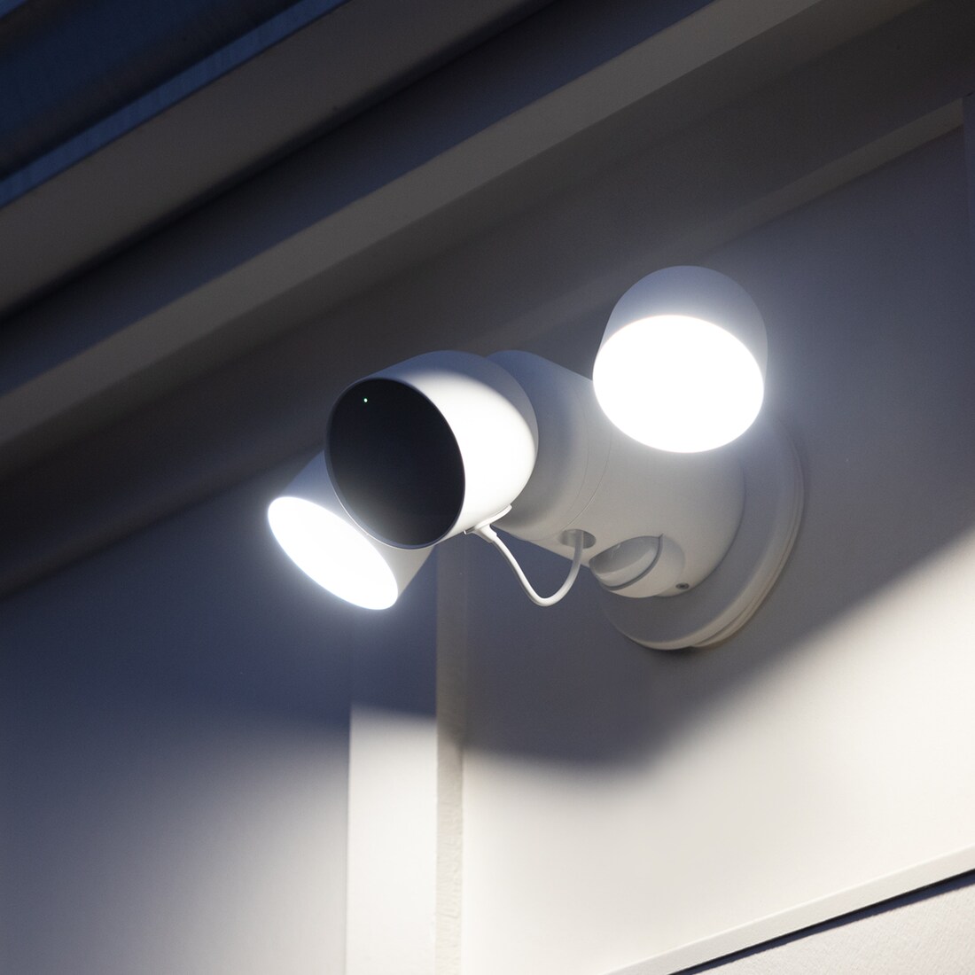 Google Nest Cam ホワイト 24時間監視　2台セット Amazon.com : Google Nest Cam Outdoor or Indoor, Battery