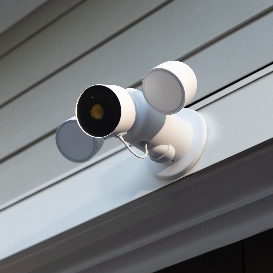 Google Nest Cam ホワイト 24時間監視　2台セット Amazon.com : Google Nest Cam Outdoor or Indoor, Battery